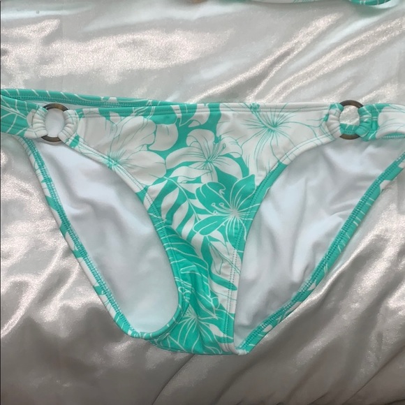 bikini - Picture 3 of 3